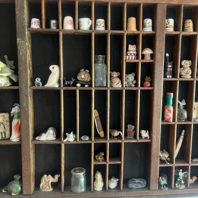 Vintage Wooden Print Set Drawers with Collectibles (D-MG)