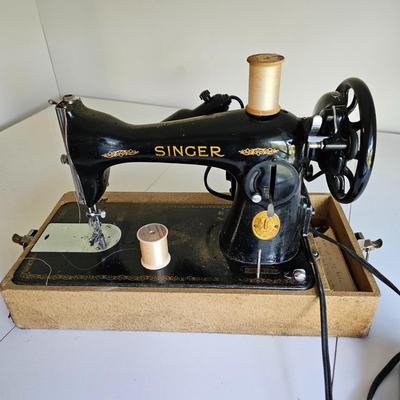 Vintage Singer Sewing Machine w/Case & More (UC-JS)