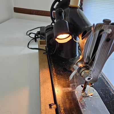 Vintage Singer Sewing Machine w/Case & More (UC-JS)