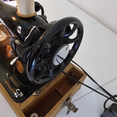 Vintage Singer Sewing Machine w/Case & More (UC-JS)