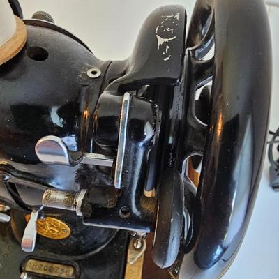 Vintage Singer Sewing Machine w/Case & More (UC-JS)