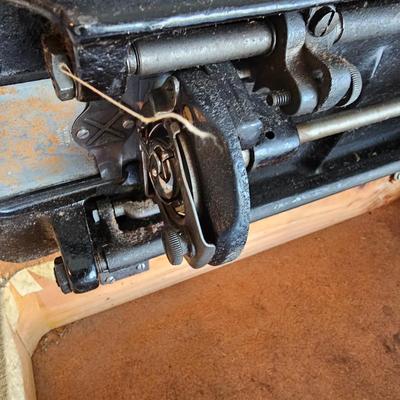 Vintage Singer Sewing Machine w/Case & More (UC-JS)