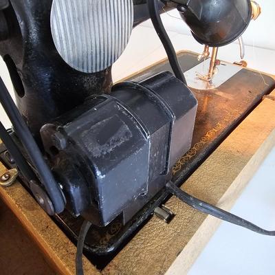 Vintage Singer Sewing Machine w/Case & More (UC-JS)