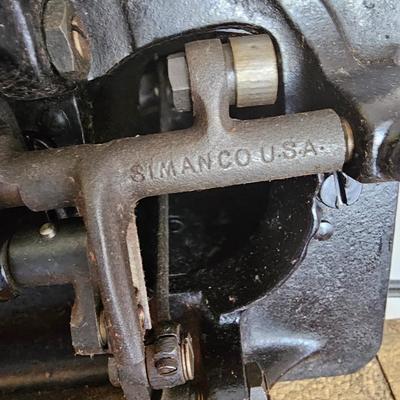 Vintage Singer Sewing Machine w/Case & More (UC-JS)