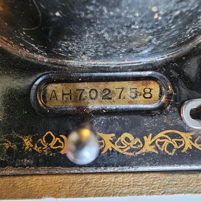 Vintage Singer Sewing Machine w/Case & More (UC-JS)