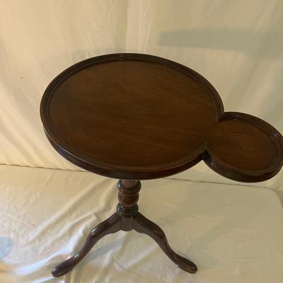 Baker Furniture Pedestal Drink Side Table (D-MG)