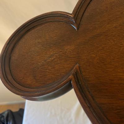 Baker Furniture Pedestal Drink Side Table (D-MG)