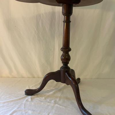 Baker Furniture Pedestal Drink Side Table (D-MG)