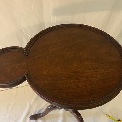 Baker Furniture Pedestal Drink Side Table (D-MG)