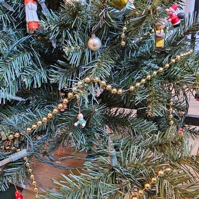 Christmas Home Decor & More (UCC-JS)