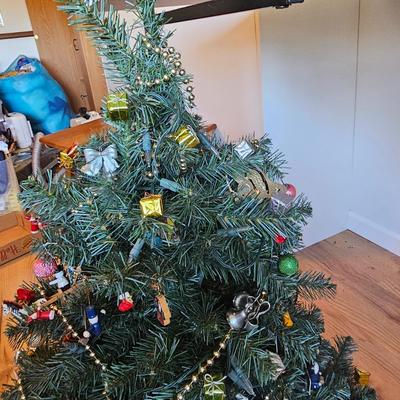 Christmas Home Decor & More (UCC-JS)