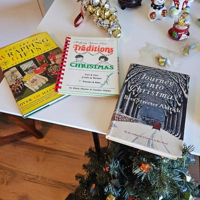 Christmas Home Decor & More (UCC-JS)