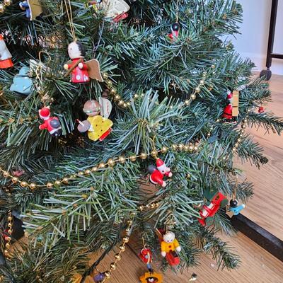Christmas Home Decor & More (UCC-JS)