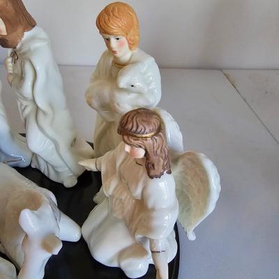Christmas Home Decor & More (UCC-JS)