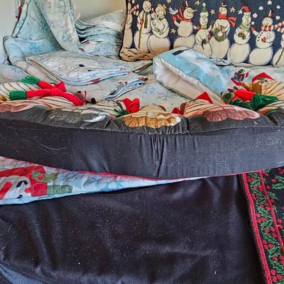 Holiday Linens & More (UCC-JS)