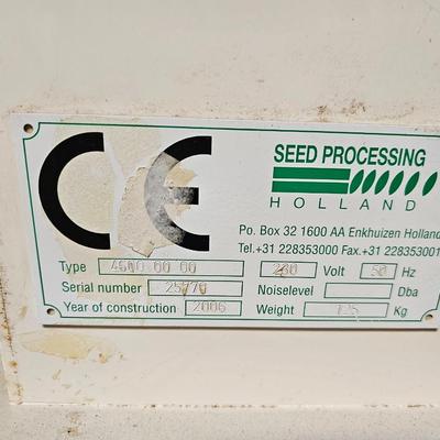 Seeed brushing machine