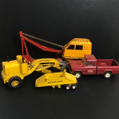 LOT 11A: Vintage Metal Toys - Hubley Mighty Metal Shovel, 1960s Red Tonka Jeep Pickup Truck, 1960s Tonka Road Grader & Bottom Dump