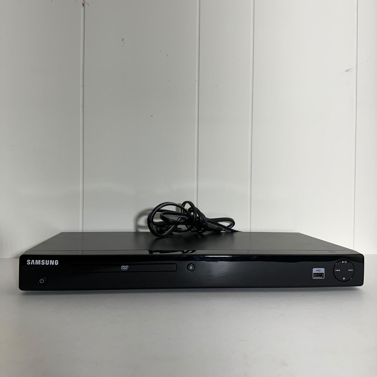 LOT 100F Samsung DVD Player MODEL DVD 1080P9