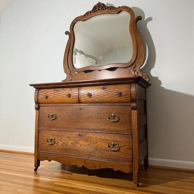 LOT 109C: Vintage Tiger Oak Dresser w/ Mirror