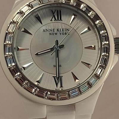 Pair of Women's Fashion Wrist Watches Citizens and Victorinox Swiss Army (#10)