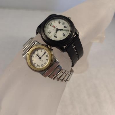 Pair of Women's Fashion Wrist Watches Citizens and Victorinox Swiss Army (#10)