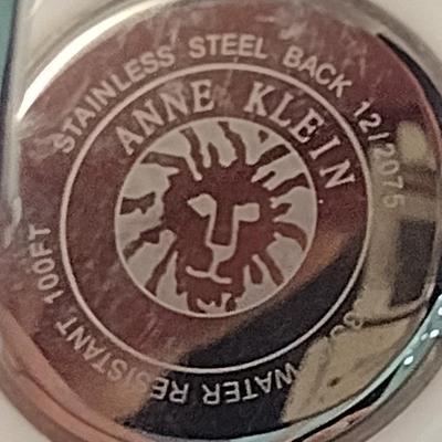 Pair of Women's Fashion Wrist Watches Citizens and Victorinox Swiss Army (#10)