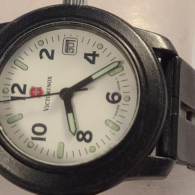 Pair of Women's Fashion Wrist Watches Citizens and Victorinox Swiss Army (#10)