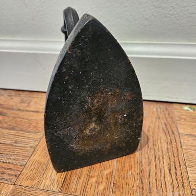 Five Cast Iron Sadirons (LR-DW)