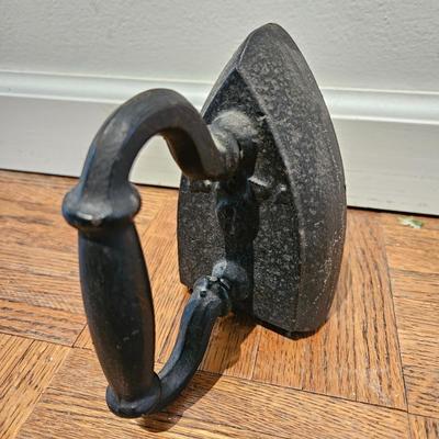 Five Cast Iron Sadirons (LR-DW)
