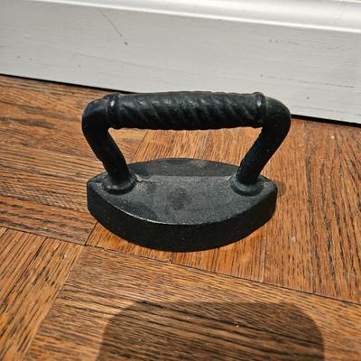 Five Cast Iron Sadirons (LR-DW)