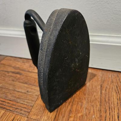 Five Cast Iron Sadirons (LR-DW)