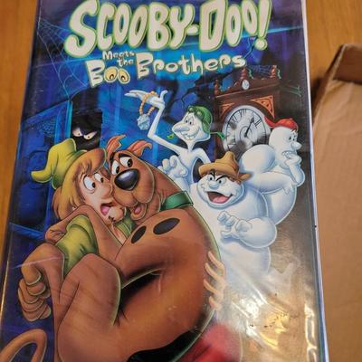 Lot of 11 vhs kids movies, 9 scooby doo and 2 others