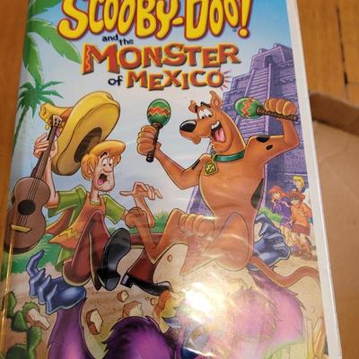 Lot of 11 vhs kids movies, 9 scooby doo and 2 others