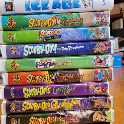 Lot of 11 vhs kids movies, 9 scooby doo and 2 others