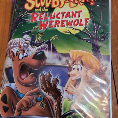 Lot of 11 vhs kids movies, 9 scooby doo and 2 others