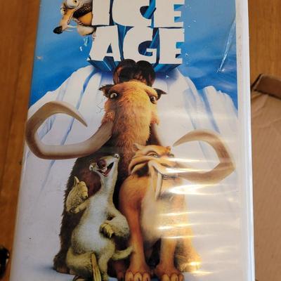 Lot of 11 vhs kids movies, 9 scooby doo and 2 others