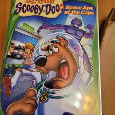 Lot of 11 vhs kids movies, 9 scooby doo and 2 others
