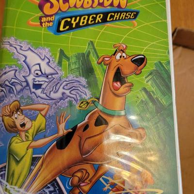 Lot of 11 vhs kids movies, 9 scooby doo and 2 others