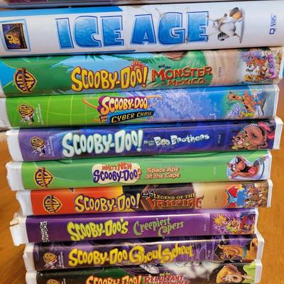 Lot of 11 vhs kids movies, 9 scooby doo and 2 others