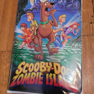 Lot of 11 vhs kids movies, 9 scooby doo and 2 others