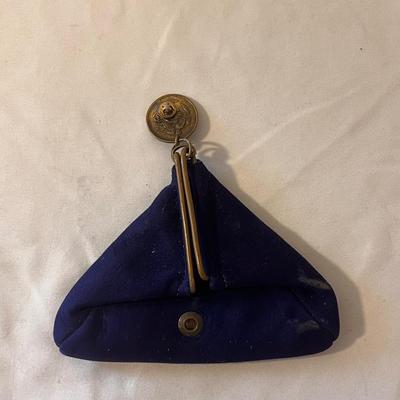 Assortment of Vintage Scarfs, Coin Purses, and More (D-DZ)