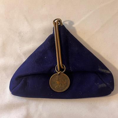 Assortment of Vintage Scarfs, Coin Purses, and More (D-DZ)