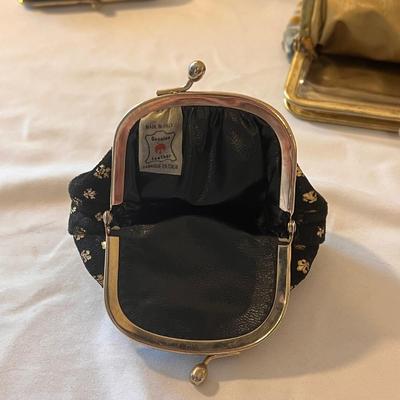 Assortment of Vintage Scarfs, Coin Purses, and More (D-DZ)