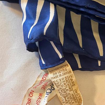 Assortment of Vintage Scarfs, Coin Purses, and More (D-DZ)