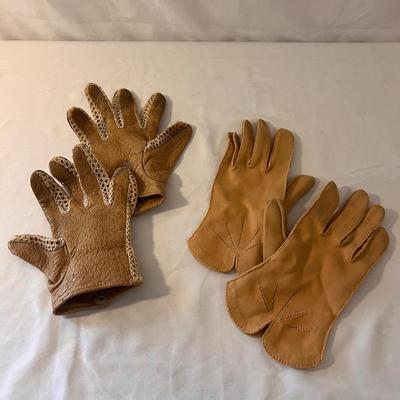 Assortment of Vintage Scarfs, Coin Purses, and More (D-DZ)