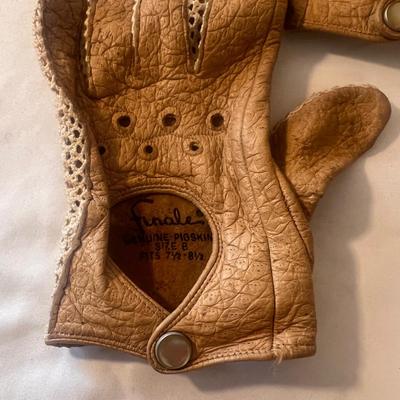 Assortment of Vintage Scarfs, Coin Purses, and More (D-DZ)