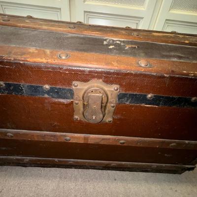 1120 Antique Trunk