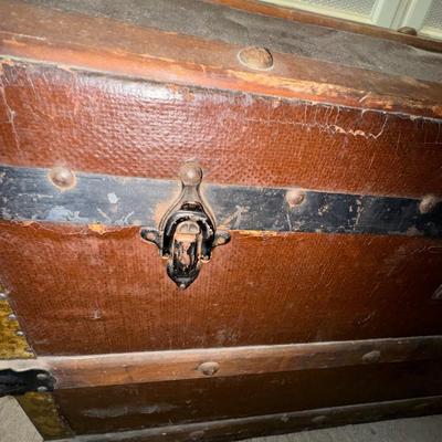 1120 Antique Trunk