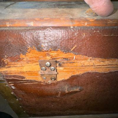 1120 Antique Trunk