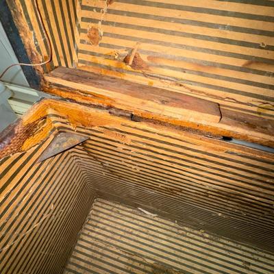 1120 Antique Trunk